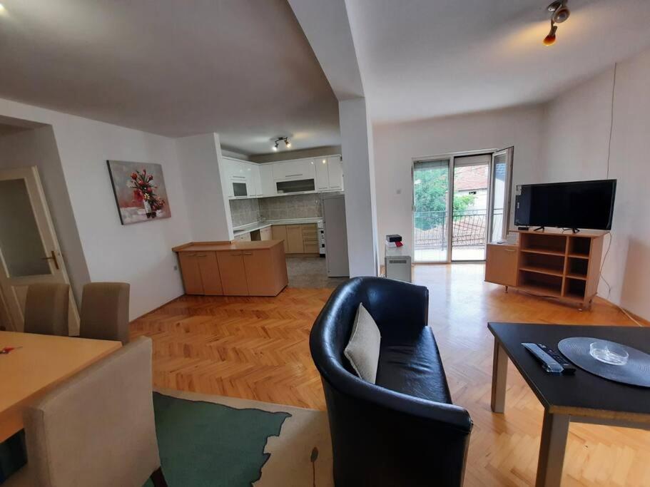 Apartman Lan - Free Parking Vranje Exterior photo